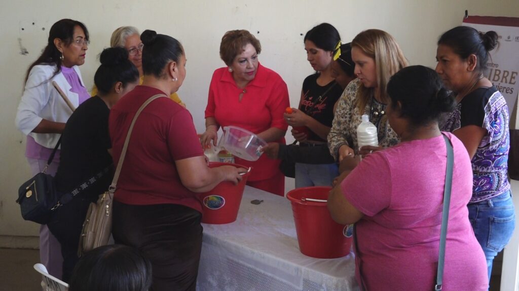Con curso de elaboración de productos de limpieza; concluye actividades el Instituto de la Mujer