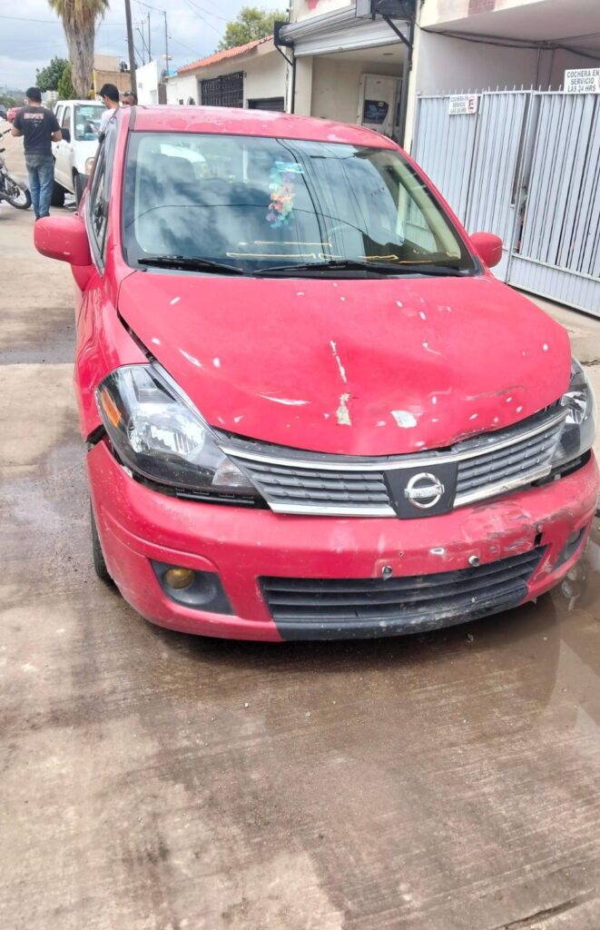 Motociclista chocó con auto que le invadió su carril