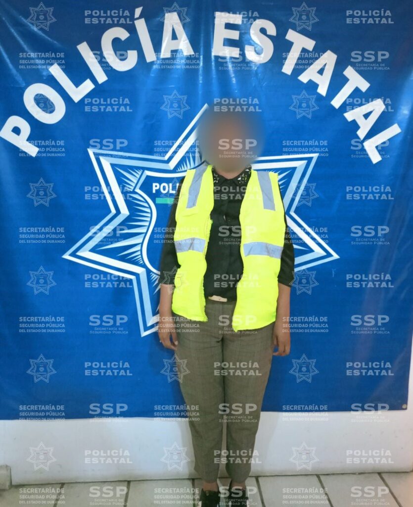 Detienen a mujer en automóvil robado