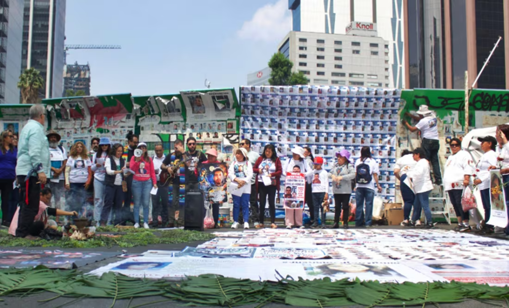 Colectivos marchan en el Día Internacional de las Víctimas de Desaparición en todo México