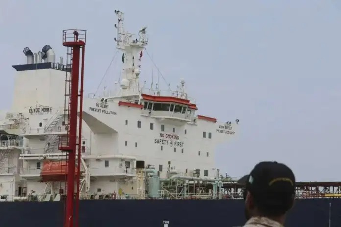 Reino Unido y la Otan preparan ataque contra flota con petróleo ruso