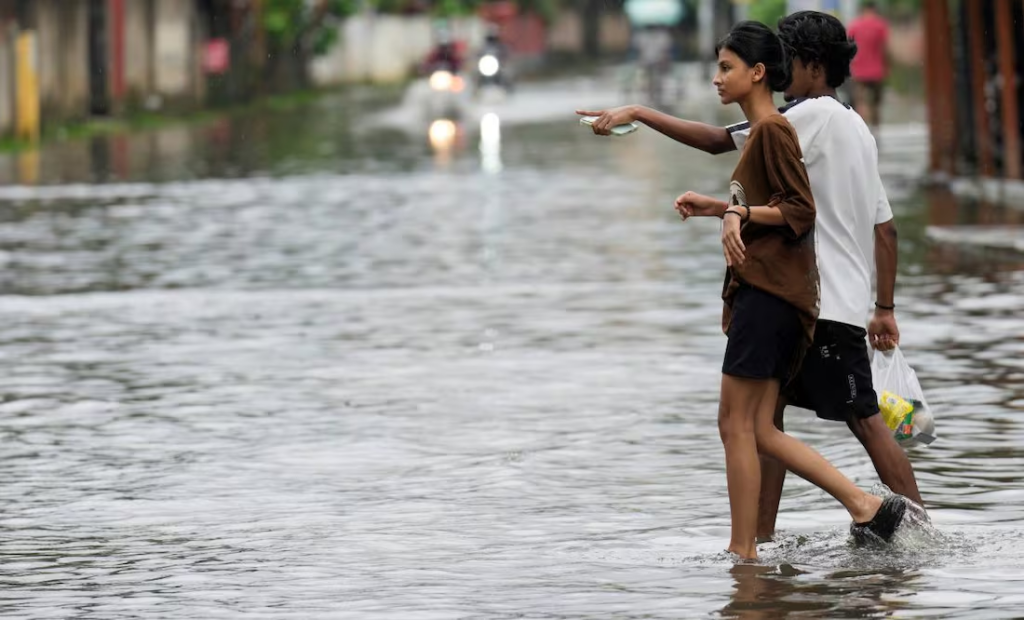 Inundaciones en India dejan 30 muertos y paralizan varias regiones del norte