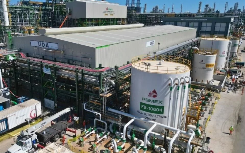 Sheinbaum confirma freno a contratos en Pemex tras detectar intento de soborno