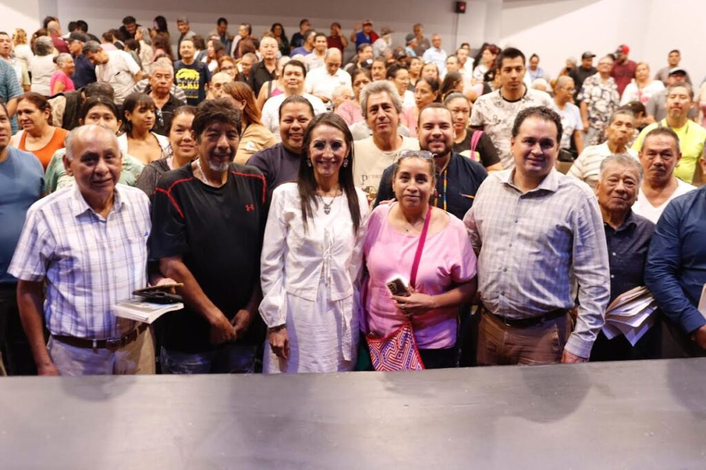 Laura Imelda refuerza respaldo a artesanas y artesanos en Tlaquepaque