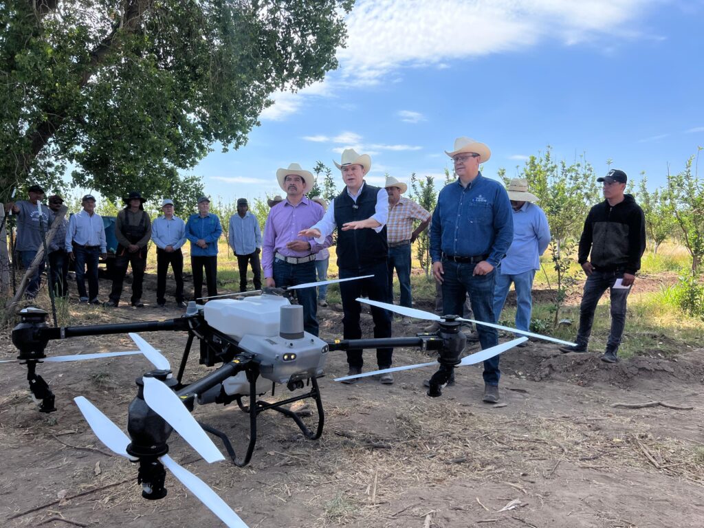 Gobierno de Durango avanza en la tecnificación del campo: 2,100 hectáreas ya atendidas con drones agrícolas en todo el estado