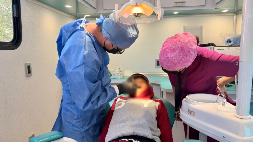 Gobierno de Parral impulsa Feria de Salud y Reforestación en la Primaria Mati-Sike