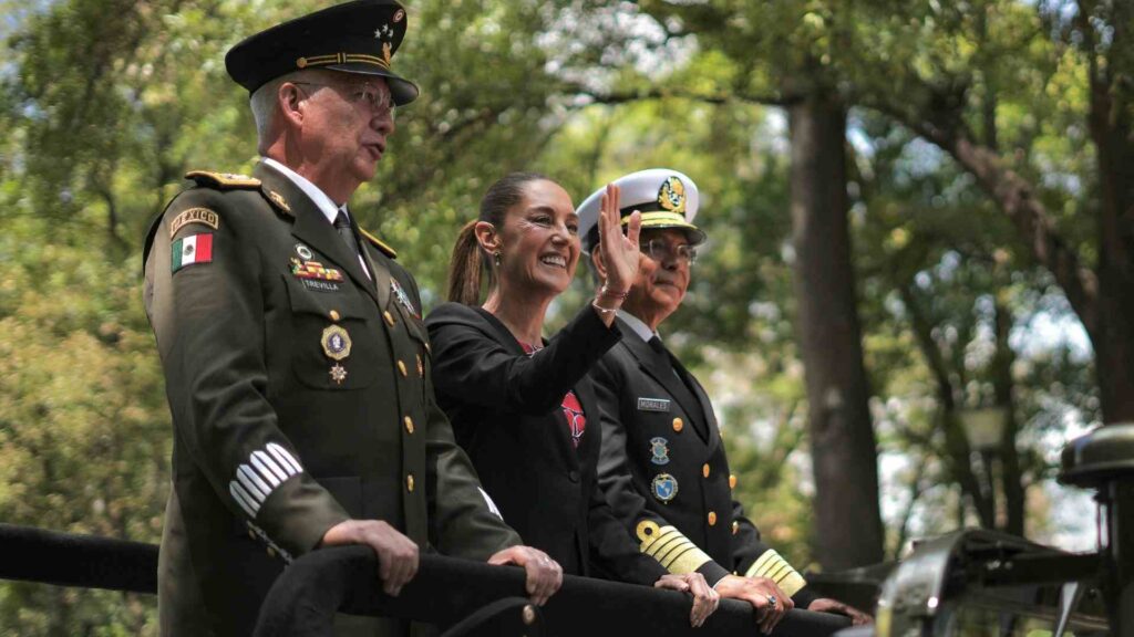Sheinbaum encabeza homenaje a las Fuerzas Armadas y reconocimiento a mujeres militares