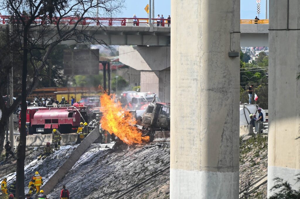 Suman 10 fallecidos por explosión de pipa en Iztapalapa; 54 personas siguen hospitalizadas