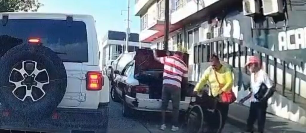 VIDEO: Hombre finge discapacidad para conseguir dinero