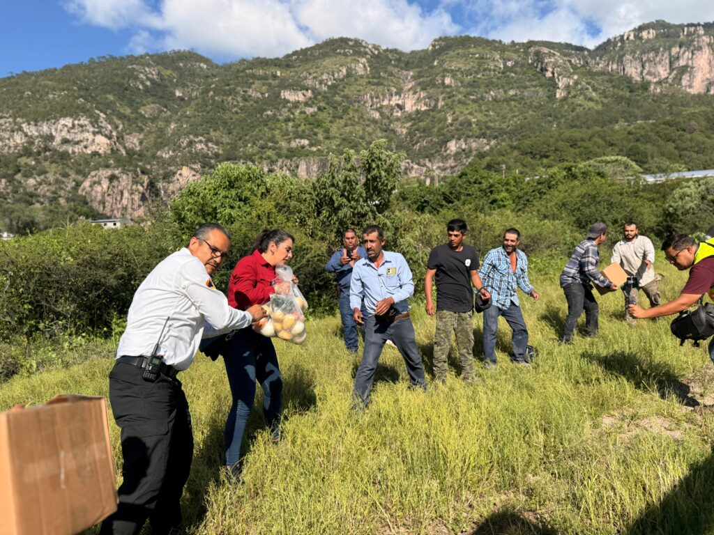 Gobierno envía víveres por aire a familias incomunicadas en Santiago Papasquiaro