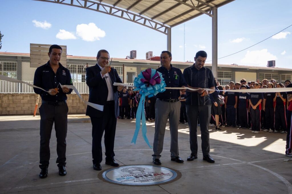 Alcalde Salvador Calderón entrega domo en la Secundaria Valentín Gómez Farías