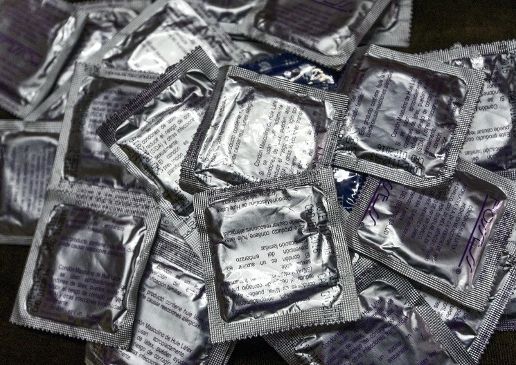 Cofepris alerta por venta de condones falsificados
