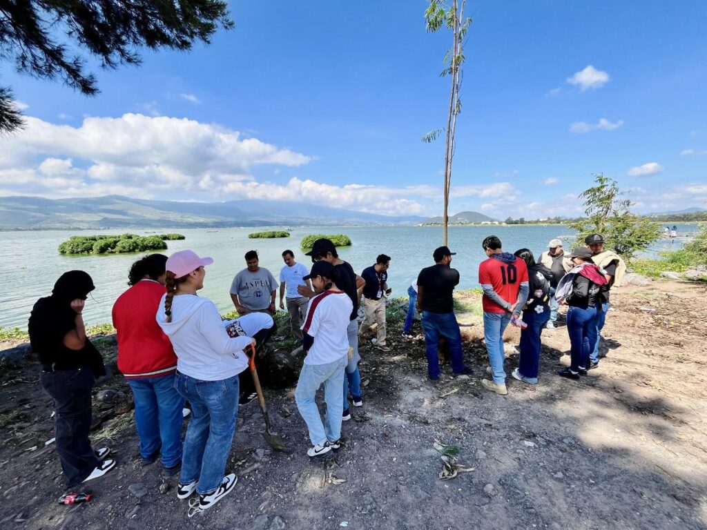 Tlajomulco impulsa la reforestación colorida en la Ribera de Cajititlán
