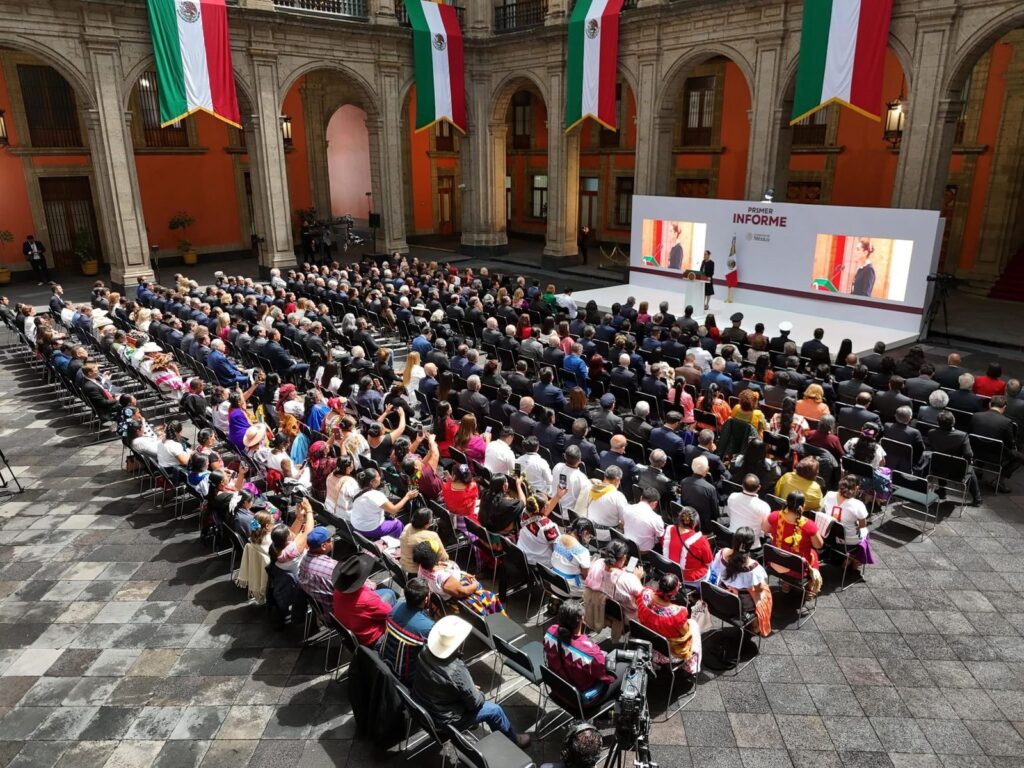 Asiste Navarro Quintero al informe presidencial