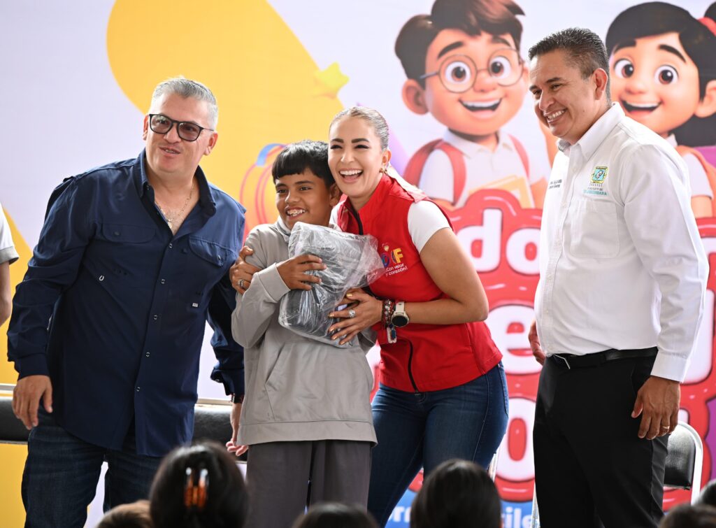 Marisol Rosso lleva uniformes, útiles y apoyos a más de 80 comunidades rurales