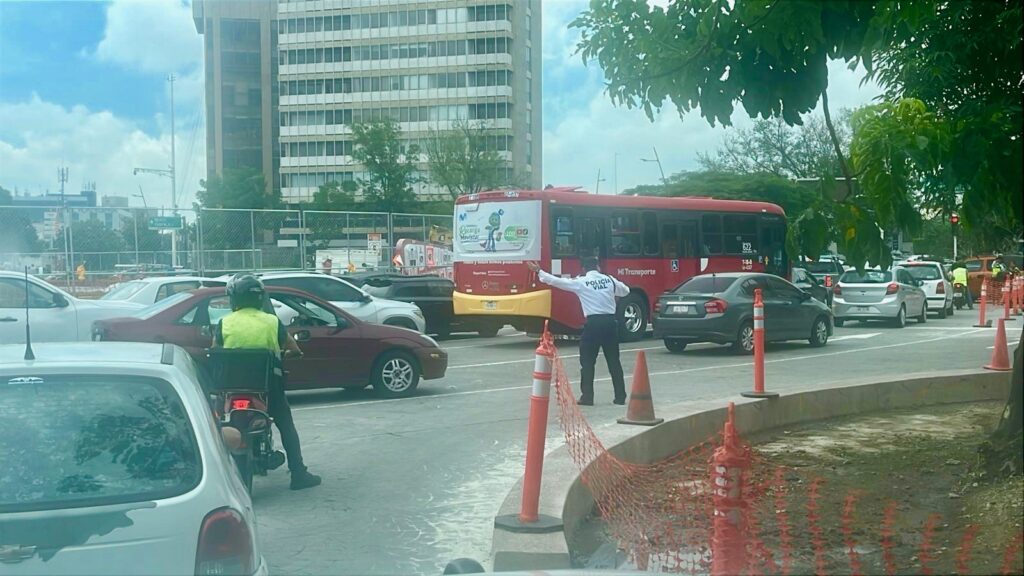 Refuerzan presencia policial en La Minerva para agilizar tránsito