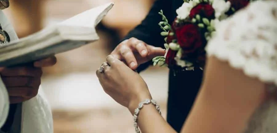 Abuelito es arrestado por tener tres esposas: autoridades sospechan que podrían ser más