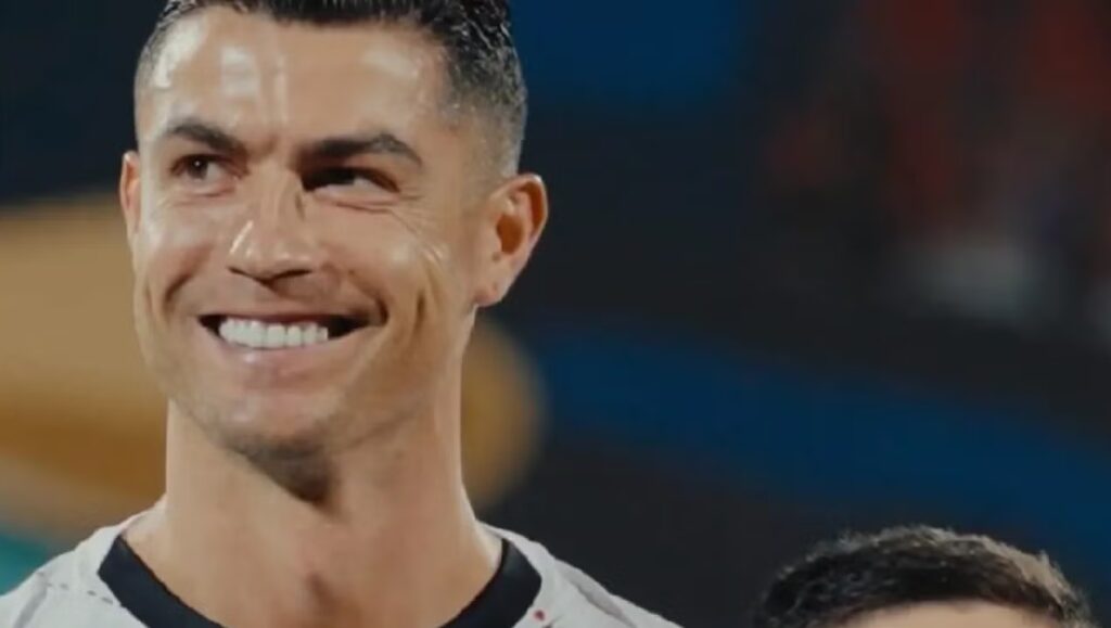 Cristiano Ronaldo reaparece tras empujar a fan