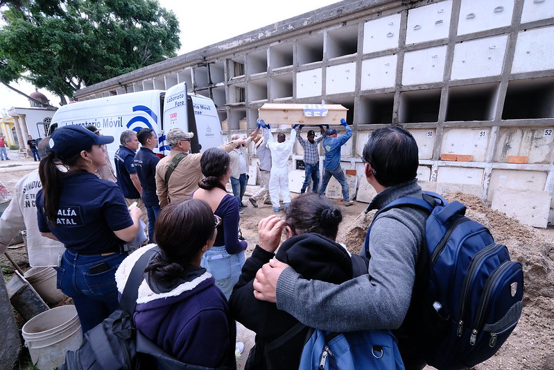 Brinda IJCF sepultura digna a 20 personas identificadas cuyos familiares no contaban con recursos