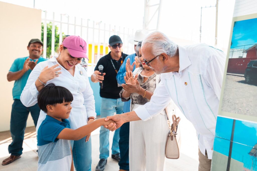 Gobernador Miguel Ángel Navarro Quintero supervisa obras educativas en Tuxpan