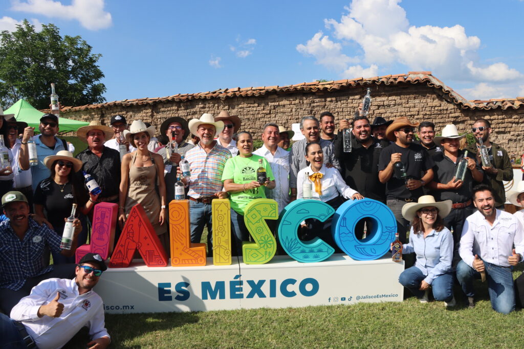 La raicilla de Jalisco conquista a jueces internacionales en el Concurso Mundial de Bruselas