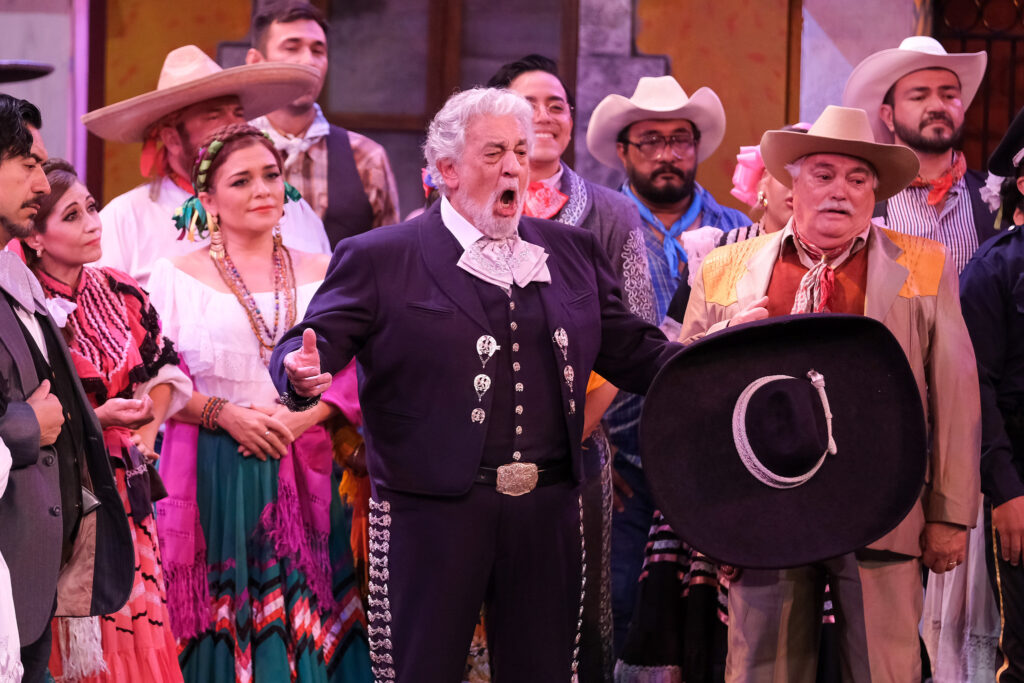 Ovacionan la zarzuela El Orgullo de Jalisco con la participación de Plácido Domingo