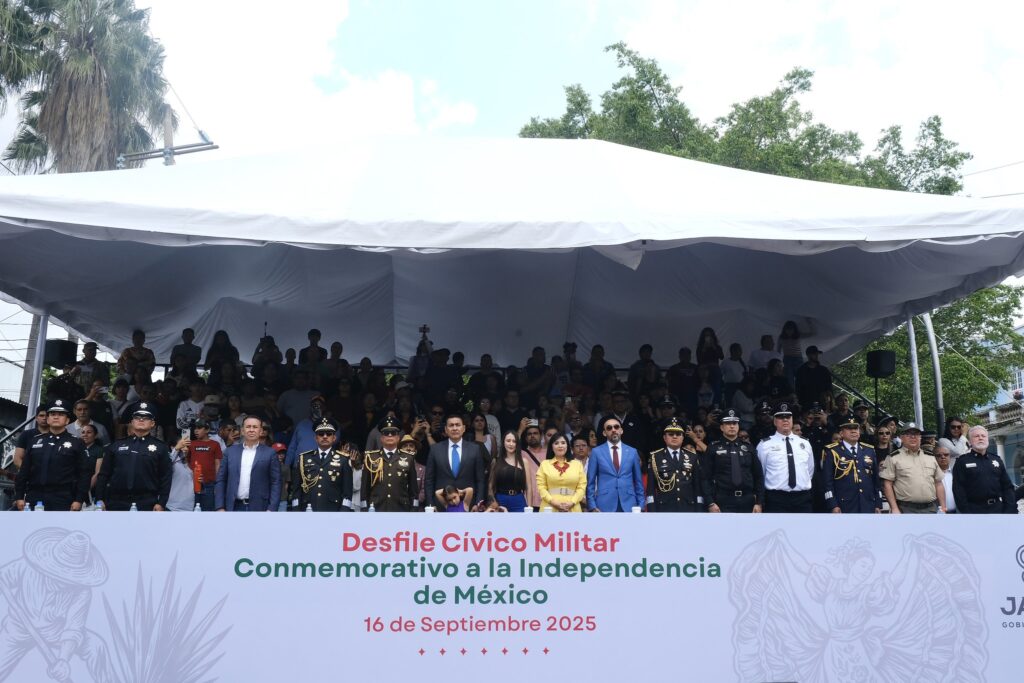 Desfile Cívico Militar conmemorativo del 215 Aniversario de la Independencia