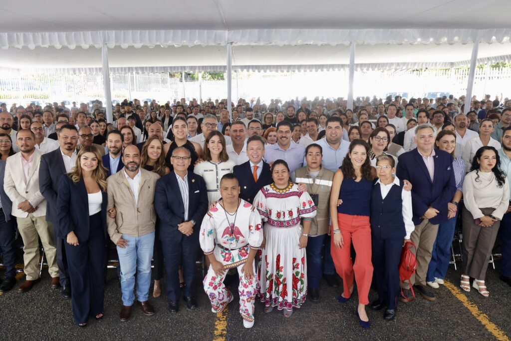 Gobierno de Jalisco fortalece servicios de salud con entrega de 73 vehículos