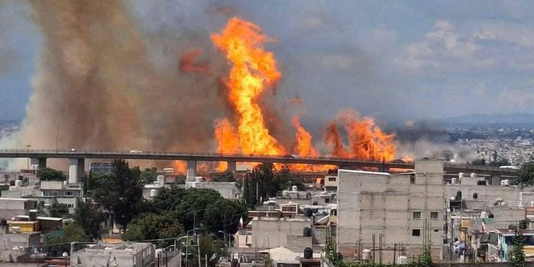 Suman 13 fallecidos y 40 hospitalizados tras explosión de pipa; Fiscalía da primer dictamen
