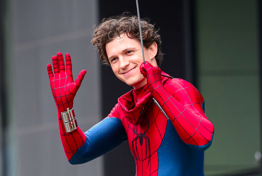 Tom Holland reaparece tras accidente