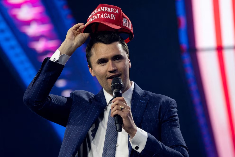 Muere Charlie Kirk, aliado de Trump, tras ser baleado durante evento