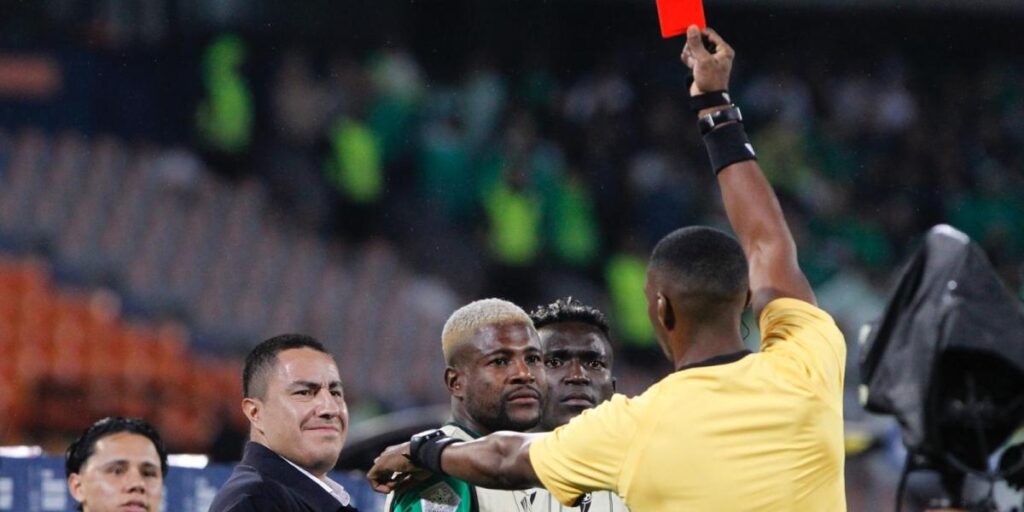 DT de Pumas podría estar fuera del banquillo más partidos por insultar al árbitro.