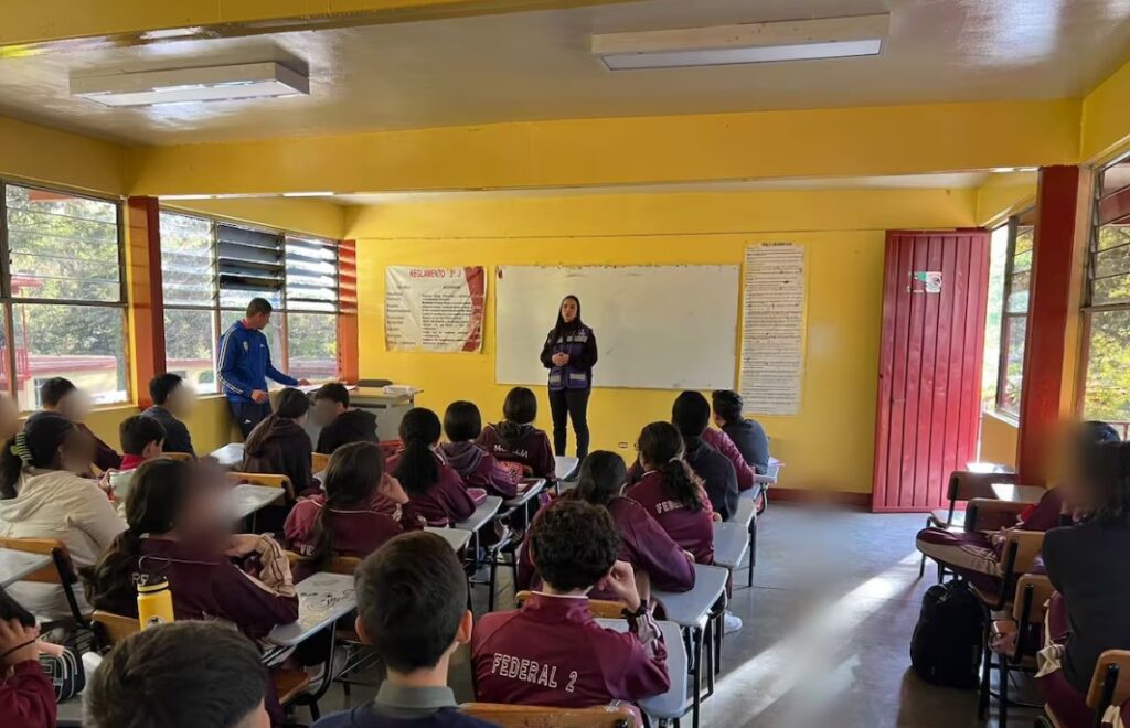 Adolescentes de CDMX podrán faltar a clases por dolor menstual
