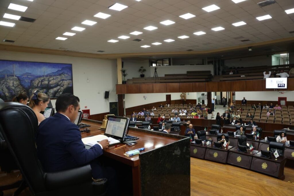 “Soy Claudista” de Esteban Villegas desata debate en el Congreso de Durango