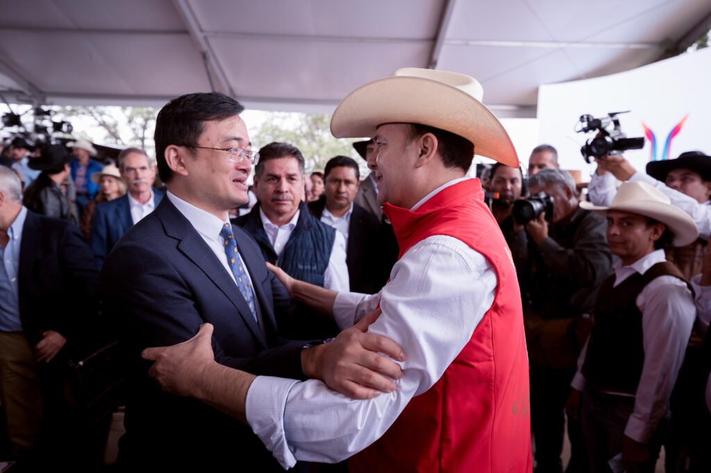 Gobierno Federal, gobernador de Coahuila y la Embajada de China reconocen el trabajo de Esteban Villegas en Durango