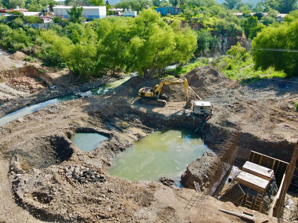 Salvador Calderón arranca construcción del puente en Santa Rosa
