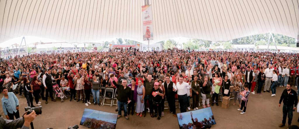 Con la entrega de 25 mil Tarjetas Madre más en la versión alimentaria, Esteban y Marisol cumplen compromiso con las mujeres de Durango