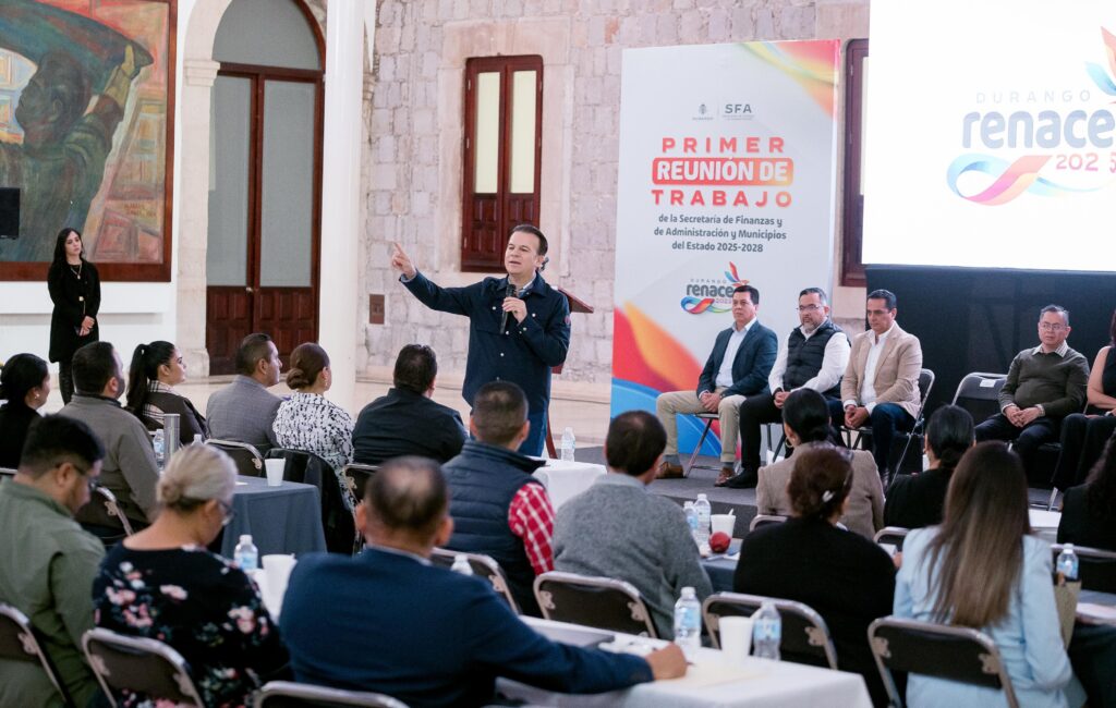 Esteban convoca a alcaldes a planear y priorizar para hacer historia en los 39 municipios durante los próximos tres años
