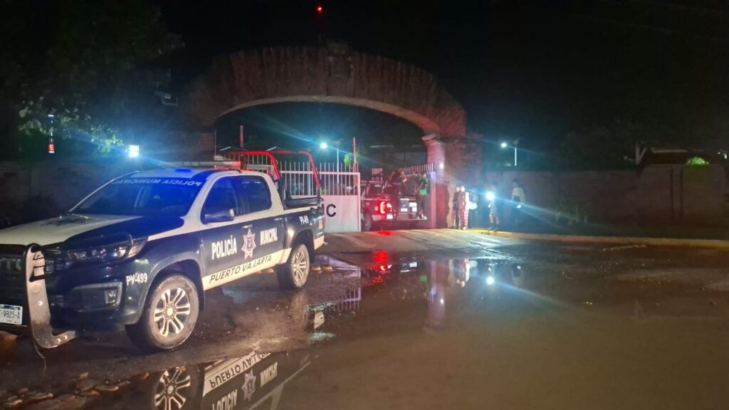 Hallan sin vida a joven arrastrado por la corriente en Puerto Vallarta