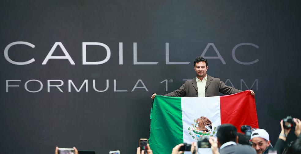 Checo Pérez visita la fábrica de Cadillac y prepara sus primeras pruebas con el equipo