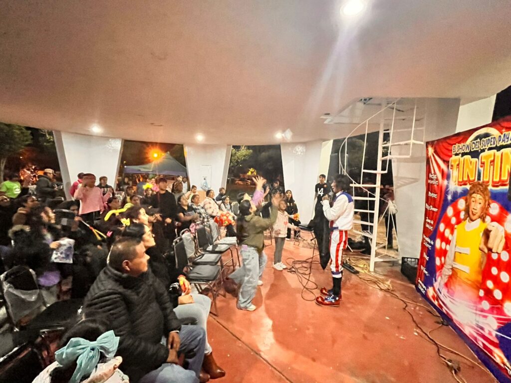 Domingo familiar reúne a familias en la Plaza de Armas de Guadalupe Victoria