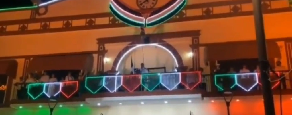 VIDEO: Alcalde grita “¡Viva Josefa Ortiz de Pinedo!” y desata carcajadas en el Grito