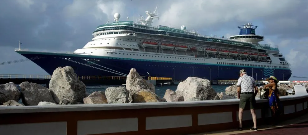 Saltó al mar para escapar de sus deudas y terminó en problemas federales