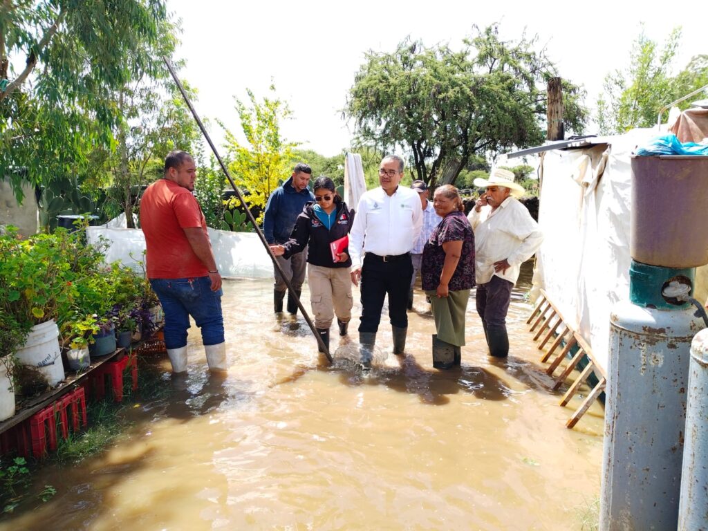 Inundación en Canatlán afecta a 65 personas; Gobierno Estatal activa operativo de apoyo