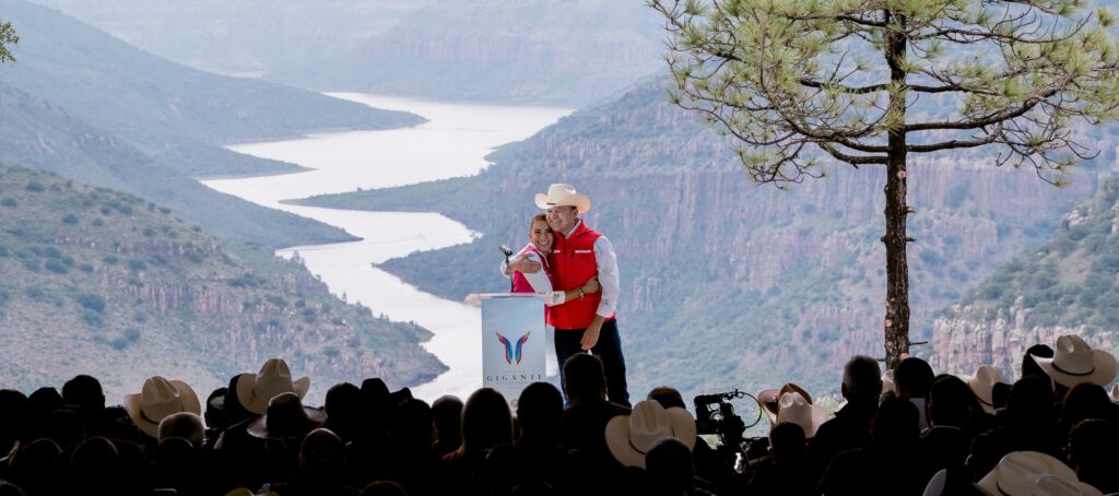 Con unidad y amor, Esteban y Marisol impulsan un Durango que transforma vidas y hace realidad los sueños de miles de familias