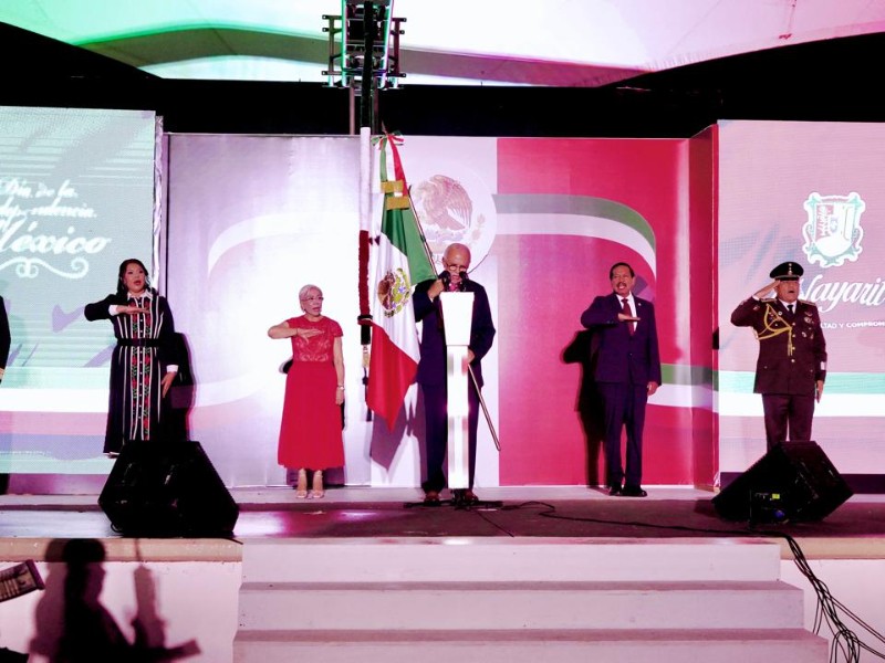 Navarro evita confrontación, celebra grito de Independencia en el recinto ferial
