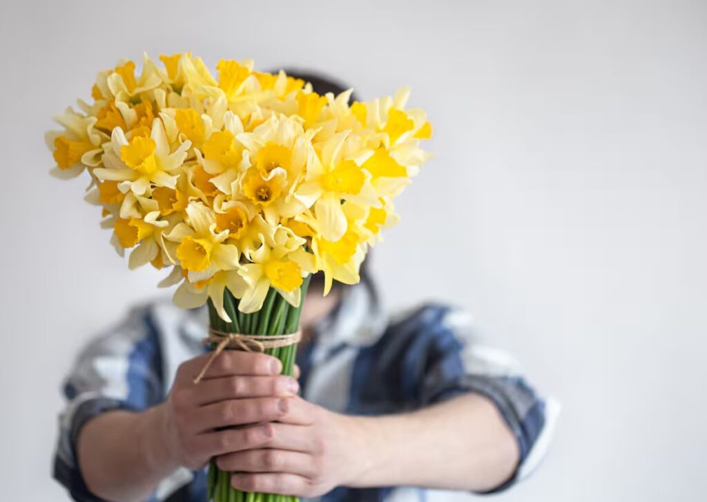 El motivo detrás de regalar flores amarillas en septiembre