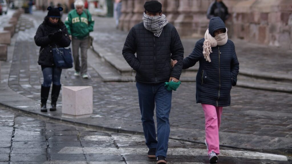 ¡Prepárate! Octubre tendrá 5 frentes fríos con lluvias y bajas temperaturas