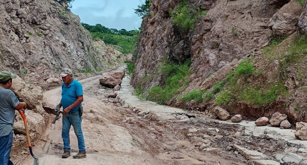 Lluvias dejan incomunicadas comunidades indígenas en Durango