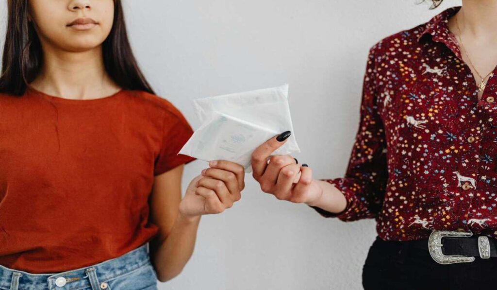 Alumnas de primaria y secundaria podrán justificar inasistencias por salud menstrual